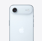 天藍色 iPhone Air 機身背面，展示位於上方擴展平台的融合相機系統